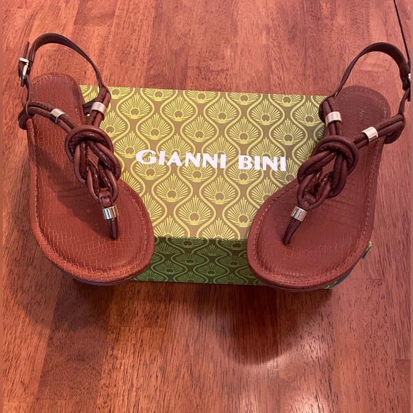 Gianni Bini Archerr Sandals - Picture 2 of 4